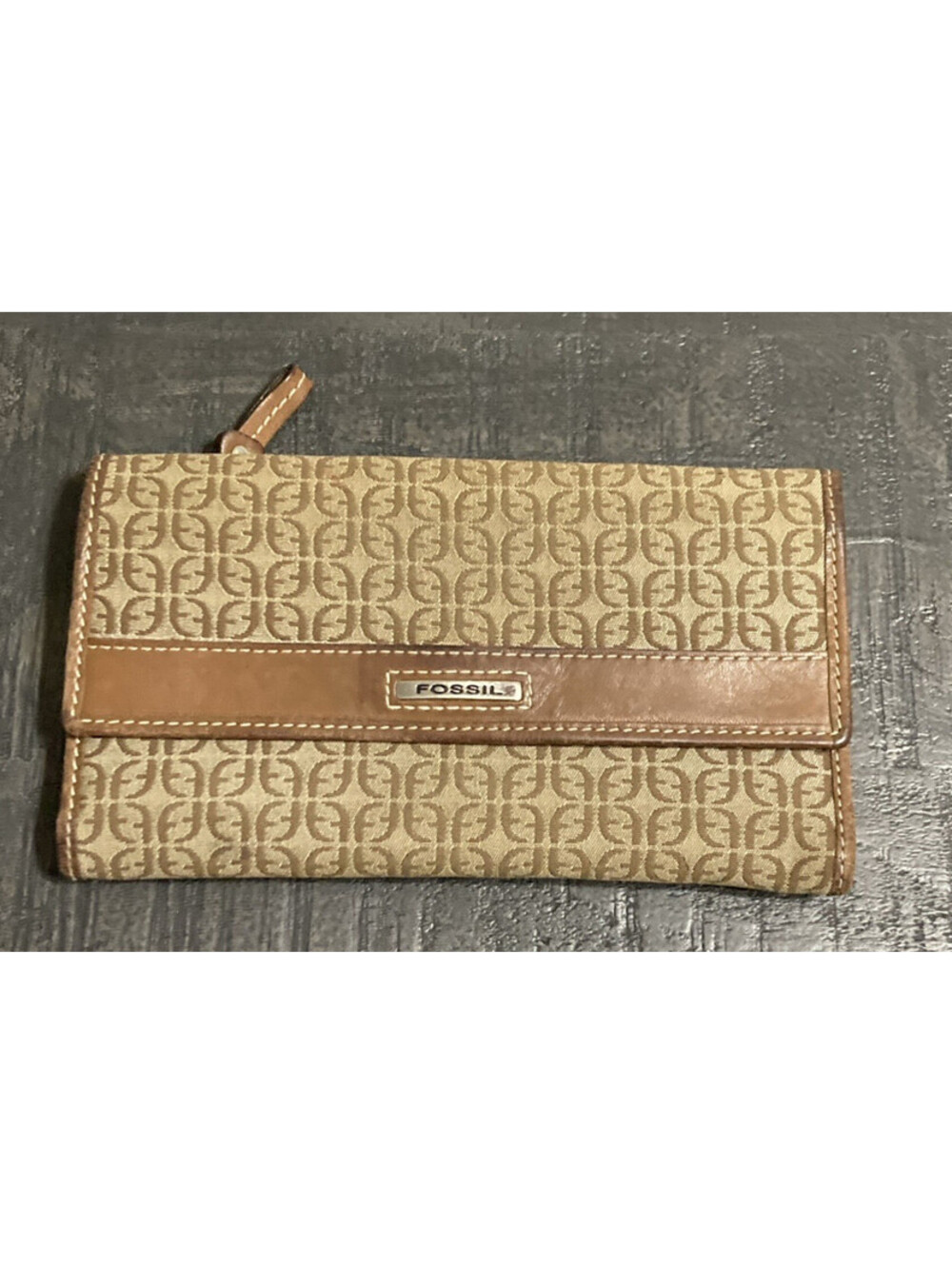 Fossil Beige and Tan Signature Logo Continental Wallet